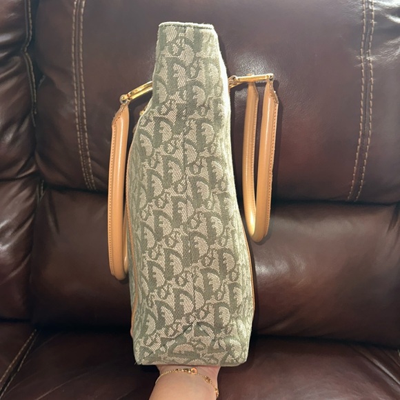 🔥🔥🔥Authentic Christian Dior Trotter Green Signature Tote Shoulder Bag - Picture 4 of 16
